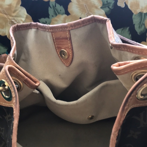 Louis Vuitton Galleria PM Monogram Handbag - Picture 6 of 11